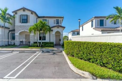Townhouse in Homestead, Florida 3 bedrooms, 123.37 sq.m. № 1929786 - photo 3