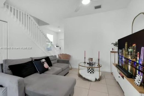Townhouse in Homestead, Florida 3 bedrooms, 123.37 sq.m. № 1929786 - photo 11