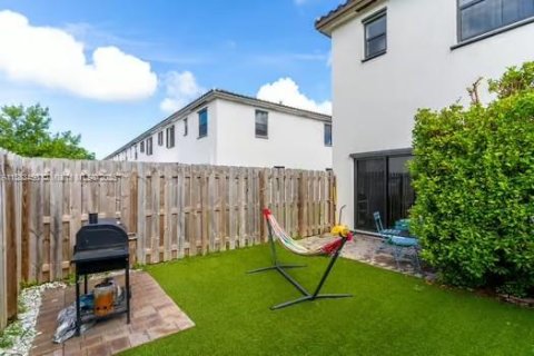 Townhouse in Homestead, Florida 3 bedrooms, 123.37 sq.m. № 1929786 - photo 23