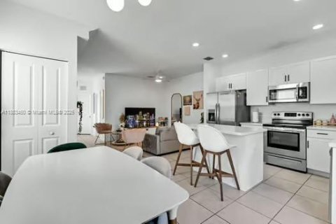 Townhouse in Homestead, Florida 3 bedrooms, 123.37 sq.m. № 1929786 - photo 6