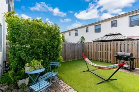 Townhouse in Homestead, Florida 3 bedrooms, 123.37 sq.m. № 1929786 - photo 24