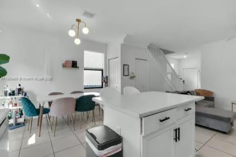 Townhouse in Homestead, Florida 3 bedrooms, 123.37 sq.m. № 1929786 - photo 8