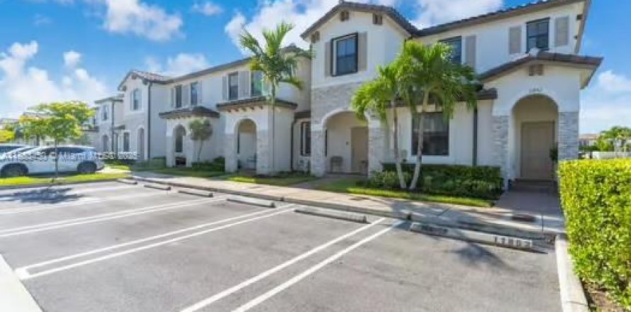 Townhouse in Homestead, Florida 3 bedrooms, 123.37 sq.m. № 1929786