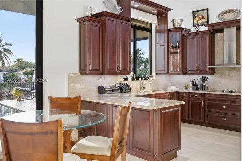 Купить виллу или дом в Корал-Гейблс, Флорида 1 комната, 340.77м2, № 2055367 - фото 14