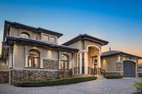 Купить виллу или дом в Корал-Гейблс, Флорида 1 комната, 340.77м2, № 2055367 - фото 7