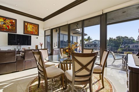 Купить виллу или дом в Корал-Гейблс, Флорида 1 комната, 340.77м2, № 2055367 - фото 12