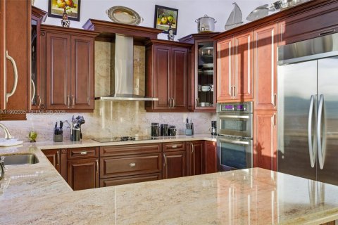 Купить виллу или дом в Корал-Гейблс, Флорида 1 комната, 340.77м2, № 2055367 - фото 16