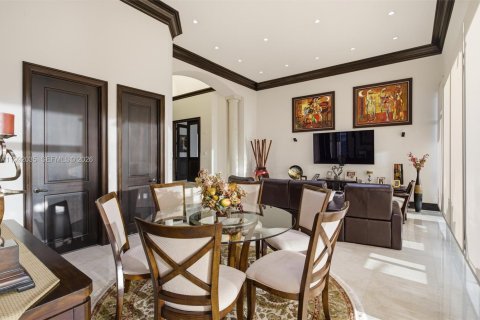 Купить виллу или дом в Корал-Гейблс, Флорида 1 комната, 340.77м2, № 2055367 - фото 11