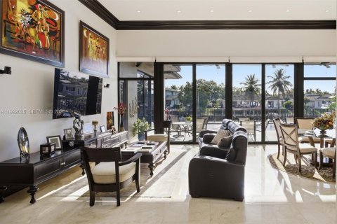 Купить виллу или дом в Корал-Гейблс, Флорида 1 комната, 340.77м2, № 2055367 - фото 8