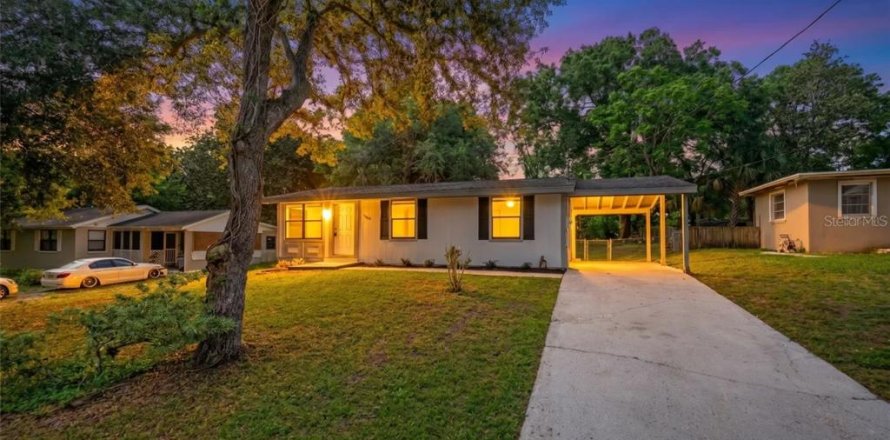 House in DeBary, Florida 2 bedrooms, 74.14 sq.m. № 2101396