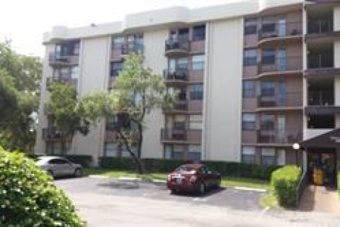 Condominio en Coral Springs, Florida, 1 dormitorio  № 2305390