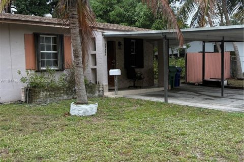 Villa ou maison à vendre à Miami Gardens, Floride: 3 chambres, 127.09 m2 № 2001238 - photo 2