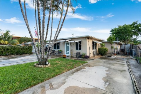 Casa en venta en Hialeah, Florida, 3 dormitorios, 121.61 m2 № 1945542 - foto 4