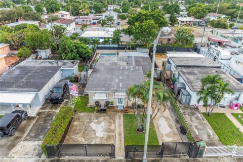 Casa en venta en Hialeah, Florida, 3 dormitorios, 121.61 m2 № 1945542 - foto 21