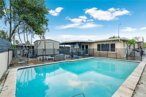Casa en venta en Hialeah, Florida, 3 dormitorios, 121.61 m2 № 1945542 - foto 18