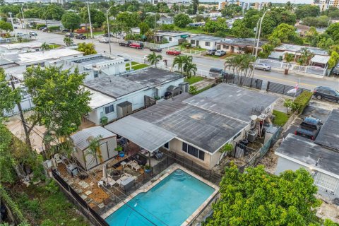 Casa en venta en Hialeah, Florida, 3 dormitorios, 121.61 m2 № 1945542 - foto 20