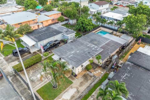 Casa en venta en Hialeah, Florida, 3 dormitorios, 121.61 m2 № 1945542 - foto 26