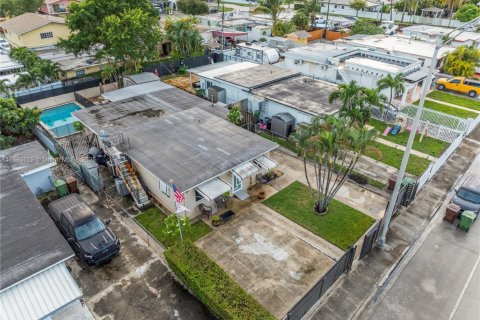 Casa en venta en Hialeah, Florida, 3 dormitorios, 121.61 m2 № 1945542 - foto 22
