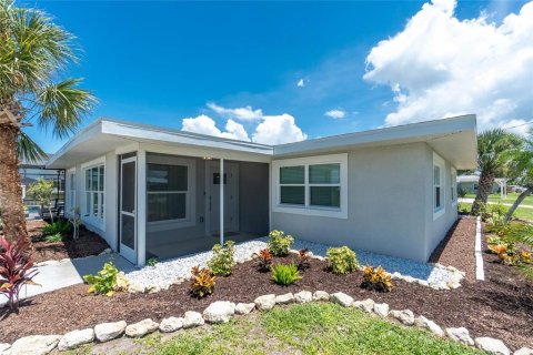 House in Englewood, Florida 3 bedrooms, 150.87 sq.m. № 1900553 - photo 2