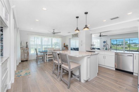 House in Englewood, Florida 3 bedrooms, 150.87 sq.m. № 1900553 - photo 4