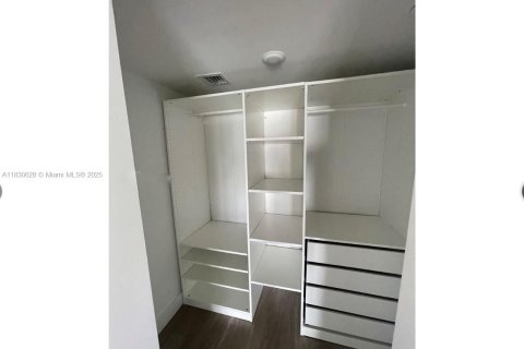 Купить кондоминиум в Бей-Харбор-Айлендс, Флорида 2 спальни, 122.72м2, № 1818177 - фото 12