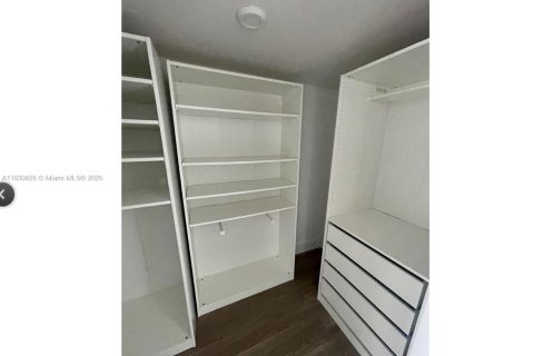 Купить кондоминиум в Бей-Харбор-Айлендс, Флорида 2 спальни, 122.72м2, № 1818177 - фото 9