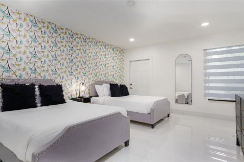 House in Plantation, Florida 7 bedrooms, 350.06 sq.m. № 1951759 - photo 28