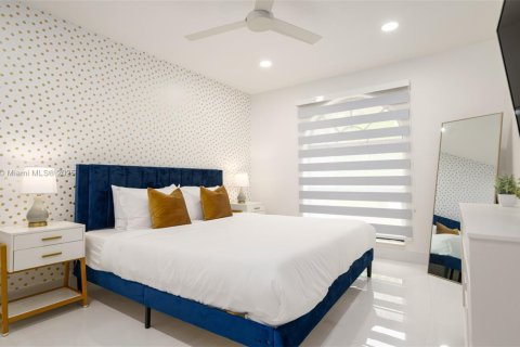 House in Plantation, Florida 7 bedrooms, 350.06 sq.m. № 1951759 - photo 12