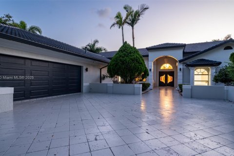 House in Plantation, Florida 7 bedrooms, 350.06 sq.m. № 1951759 - photo 4