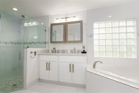 House in Plantation, Florida 7 bedrooms, 350.06 sq.m. № 1951759 - photo 16