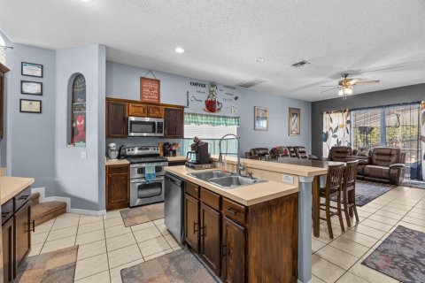 House in Clermont, Florida 6 bedrooms, 250.56 sq.m. № 1530184 - photo 12