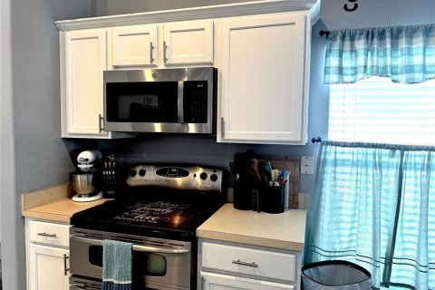House in Clermont, Florida 6 bedrooms, 250.56 sq.m. № 1530184 - photo 8