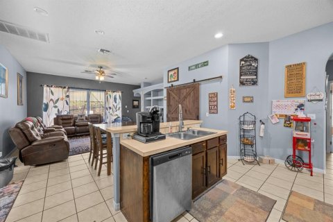 House in Clermont, Florida 6 bedrooms, 250.56 sq.m. № 1530184 - photo 11