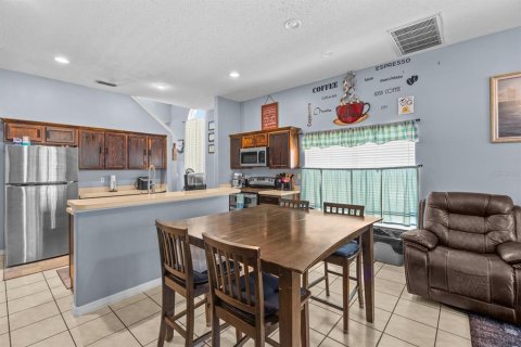 House in Clermont, Florida 6 bedrooms, 250.56 sq.m. № 1530184 - photo 9