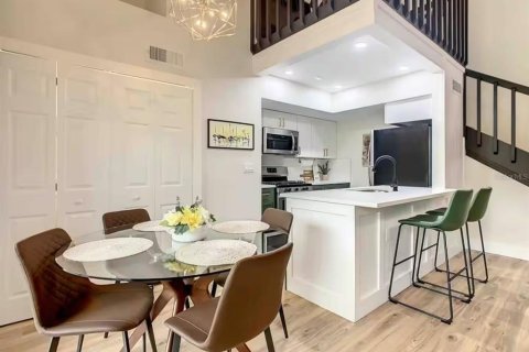 Immobilier commercial à vendre à Kissimmee, Floride: 2 chambres, 94.02 m2 № 1880752 - photo 4