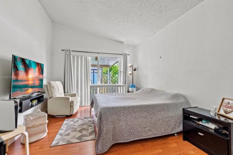 House in Miami, Florida 4 bedrooms, 151.71 sq.m. № 1774502 - photo 12