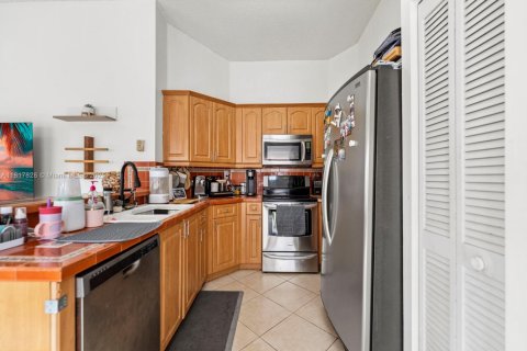 House in Miami, Florida 4 bedrooms, 151.71 sq.m. № 1774502 - photo 9