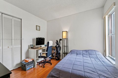 House in Miami, Florida 4 bedrooms, 151.71 sq.m. № 1774502 - photo 18