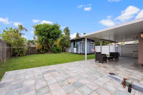 House in Miami, Florida 4 bedrooms, 151.71 sq.m. № 1774502 - photo 21