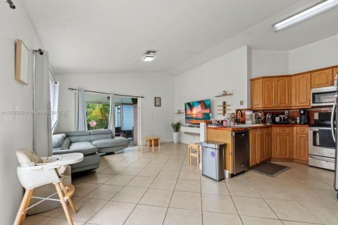 House in Miami, Florida 4 bedrooms, 151.71 sq.m. № 1774502 - photo 8