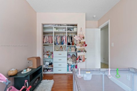 House in Miami, Florida 4 bedrooms, 151.71 sq.m. № 1774502 - photo 16