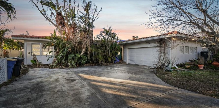 Land in Clearwater, Florida № 1554975