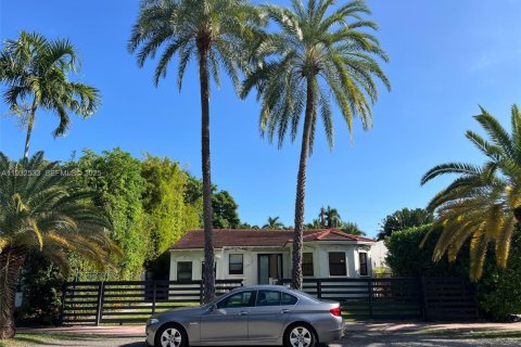 Casa en venta en Miami Beach, Florida, 4 dormitorios, 258.55 m2 № 1992245 - foto 1