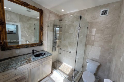 Casa en venta en Miami Beach, Florida, 4 dormitorios, 258.55 m2 № 1992245 - foto 25