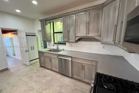 Casa en venta en Miami Beach, Florida, 4 dormitorios, 258.55 m2 № 1992245 - foto 27