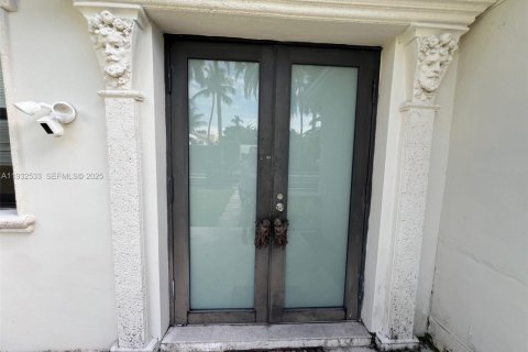 Casa en venta en Miami Beach, Florida, 4 dormitorios, 258.55 m2 № 1992245 - foto 12