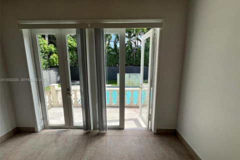Casa en venta en Miami Beach, Florida, 4 dormitorios, 258.55 m2 № 1992245 - foto 21