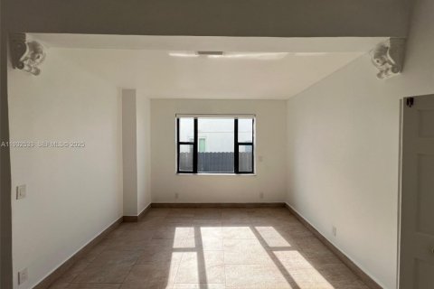 Casa en venta en Miami Beach, Florida, 4 dormitorios, 258.55 m2 № 1992245 - foto 15