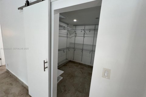 Casa en venta en Miami Beach, Florida, 4 dormitorios, 258.55 m2 № 1992245 - foto 23