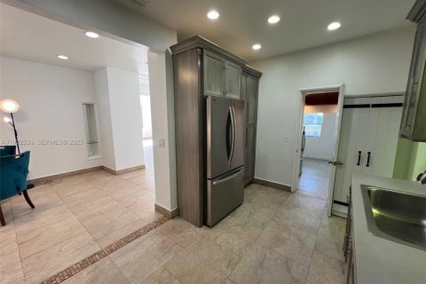 Casa en venta en Miami Beach, Florida, 4 dormitorios, 258.55 m2 № 1992245 - foto 28